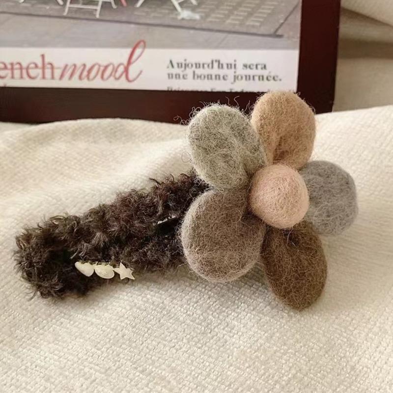 New Vintage Plush Flower Hair Clips Sweet Hair Crab Barrettes Trendy Large Hairgrip Hairpins For Women Hair Accessories Headwear