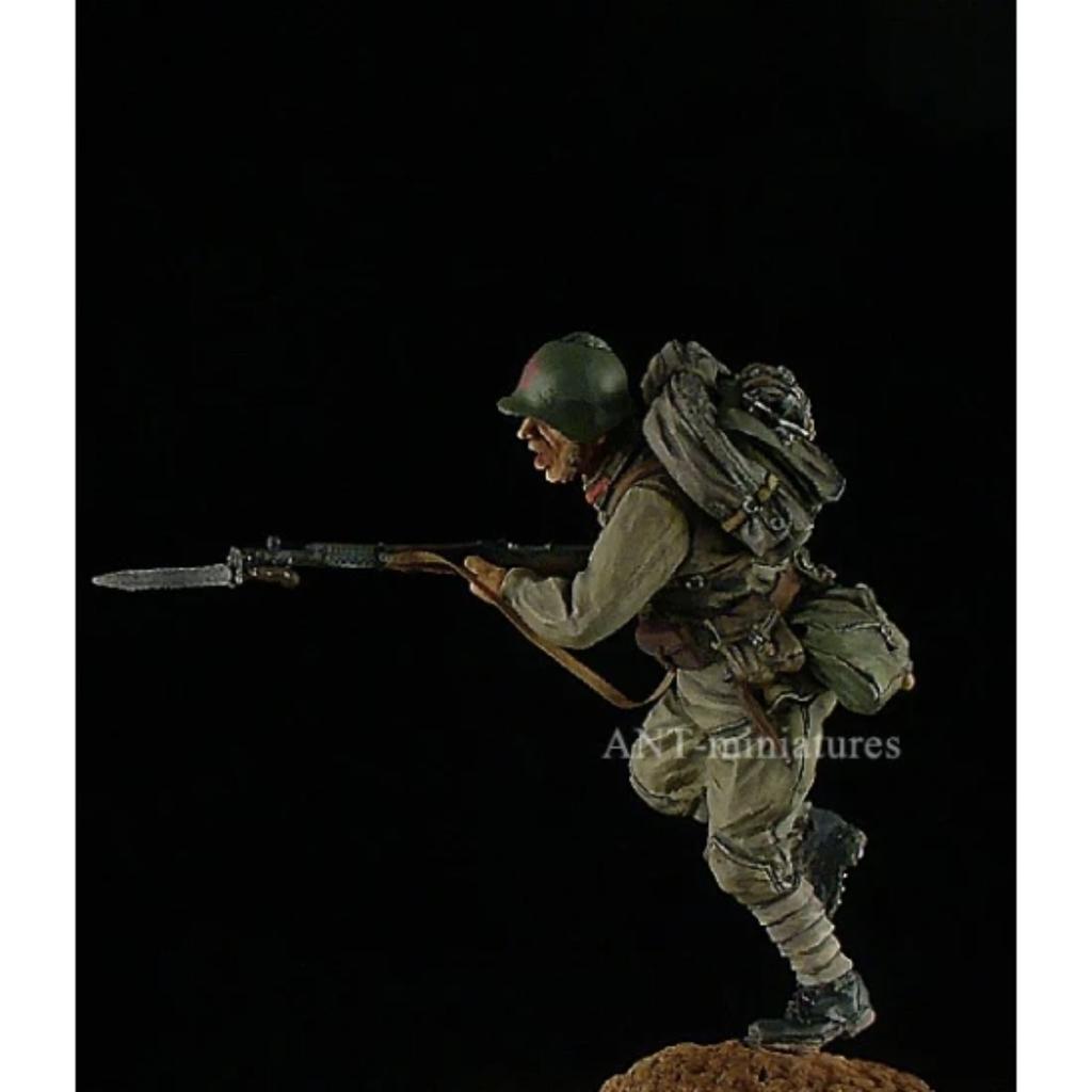 1/35 resin figure unpainted model kit, military theme, Soviet soldier, unassembled and unpainted GK MODEL