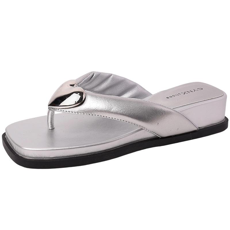 Love Accessories Flip-flops Fashion Thick Bottom 2025 New Summer French Holiday Beach Cool Slippers