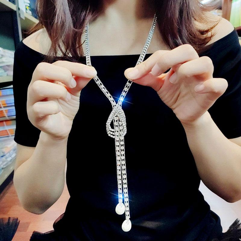Elegante collana lunga con catena a griffe: Semplice, versatile, di lusso per le donne: perfetto per gli stili autunnali e invernali