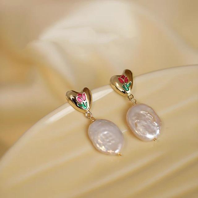 Tulip love natural freshwater pearl stud earrings niche, light luxury exquisite personality cute French gift Silver needle/love tulip style