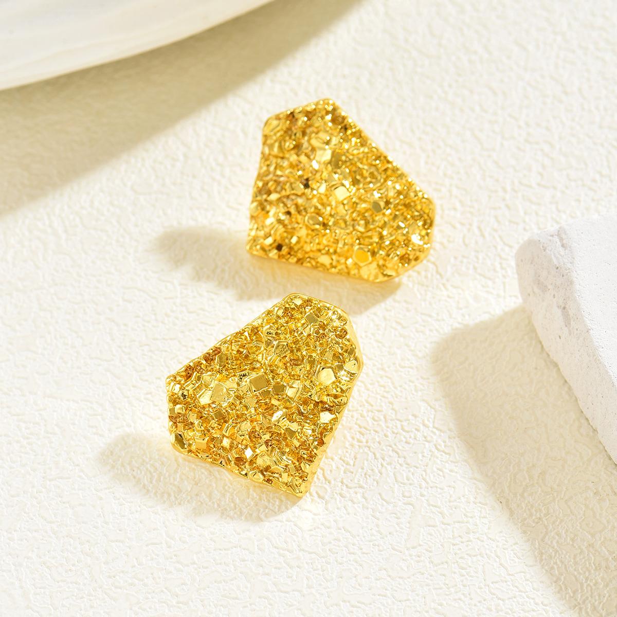 

Vintage Gold Color Crushed Ice Geometric Stud Earrings Chunky Textured Irregular Earrings Minimalist Luxury Jewelry for Women