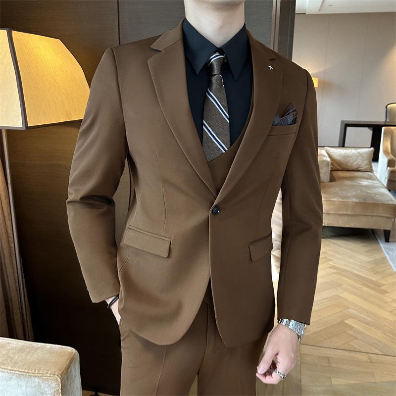 Completo Uomo Verde Scuro Autunno 2025: Abbigliamento Business Casual e Formale, Abito da Sposo in Stile Britannico.