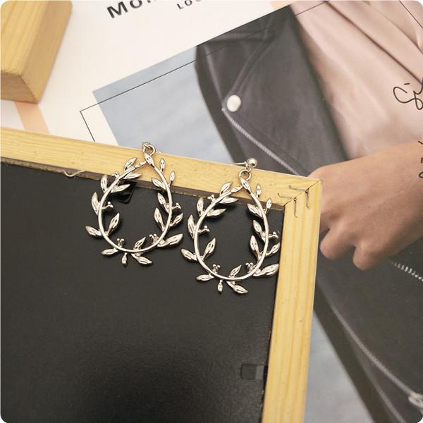 Simple Hollow Drop-shaped Leaf Earrings Women's Stud Earrings Korean Temperament Versatile Leaf Earpins Earrings Earrings