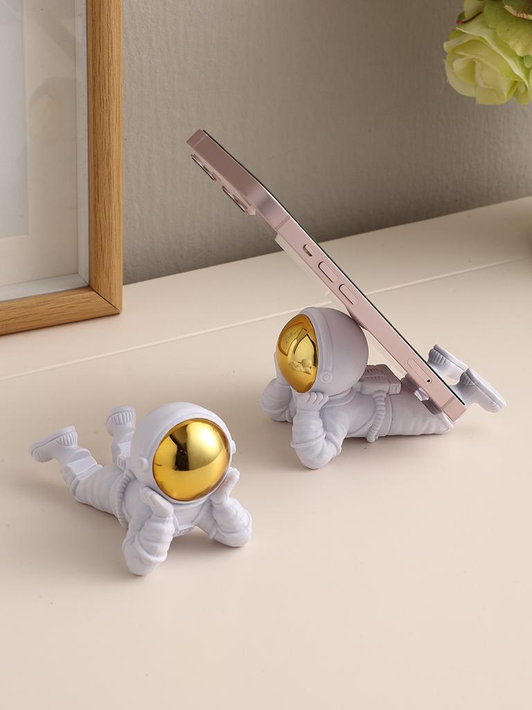 Cute Astronaut Mobile Phone Holder For iPhone Tablet Desktop Holder Universal Cell Phone Stand Home Decoration Ornament