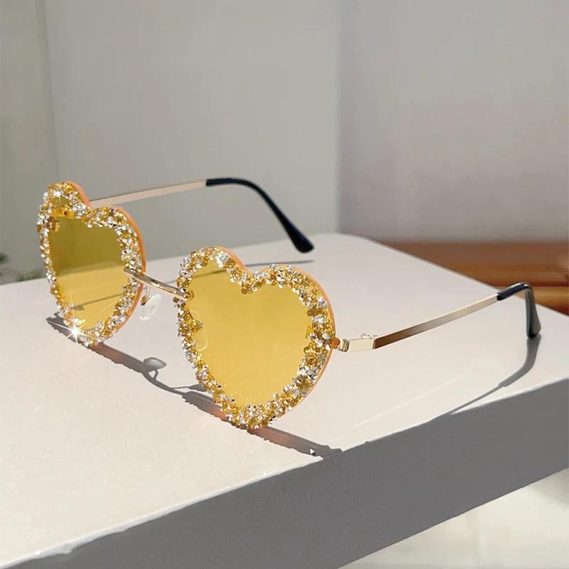 Heart Shaped Sunglasses with Rhinestones Women  New Fashion Decorative Sun Glasses Chic Sweet Beach Vacation Shades