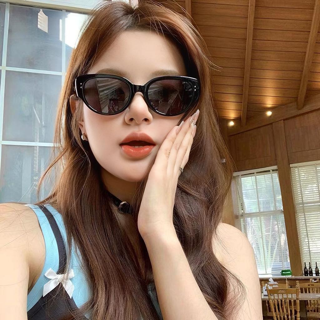 Retro cat eye sunglasses for women 2025 new high-end UV protection Spice Girls street photography shows the face of small sunglasses tide