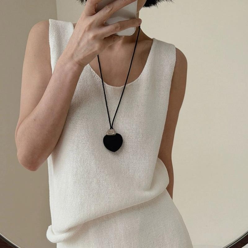 Retro Style Natural Fiber Cord Heart Charm Necklace Sophisticated Twine Chain Feminine Sweater Chain Accessory