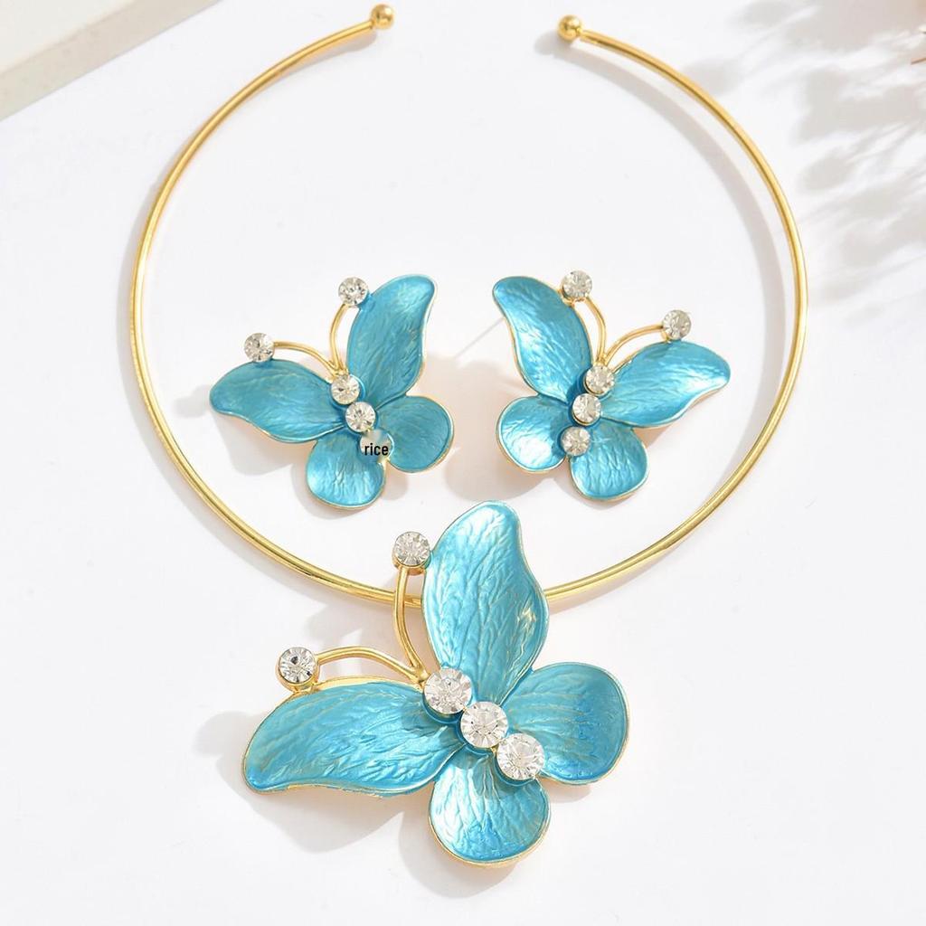 European-American Starfish Necklace & Earring Set: High-End Clavicle Chain, Light Luxury Vacation Style for Women.