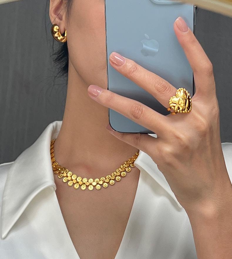 Chic Retro Floral Necklace & Sun Pattern Bracelet - Versatile, Light Luxury Accessories for Women