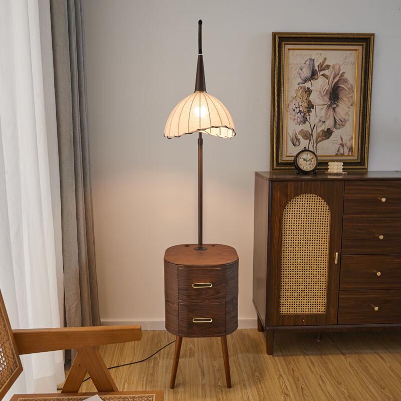 Xuan Yong Smart Bedside Floor Lamp with Wireless Charging