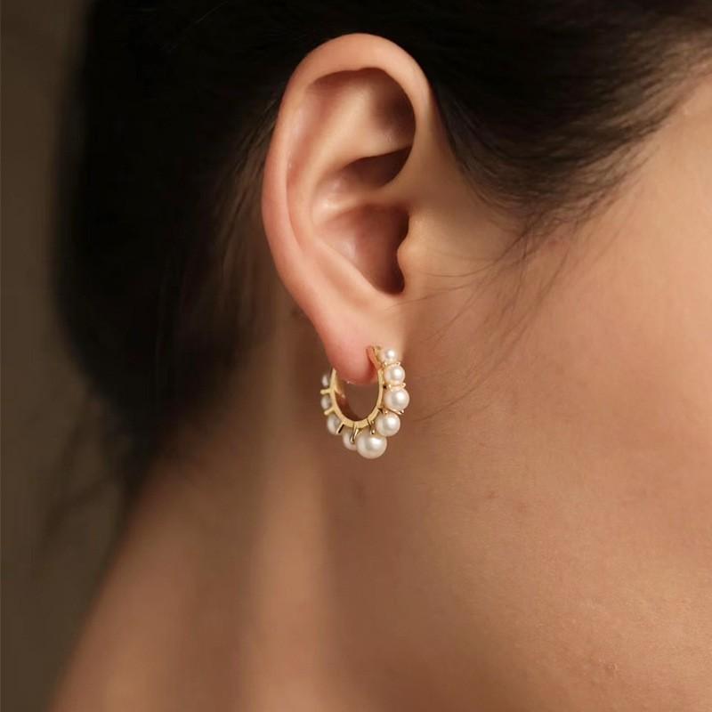 European and American personalized light luxury exquisite pearl circle earrings retro elegant Shu Xiaoxiangfeng design earrings