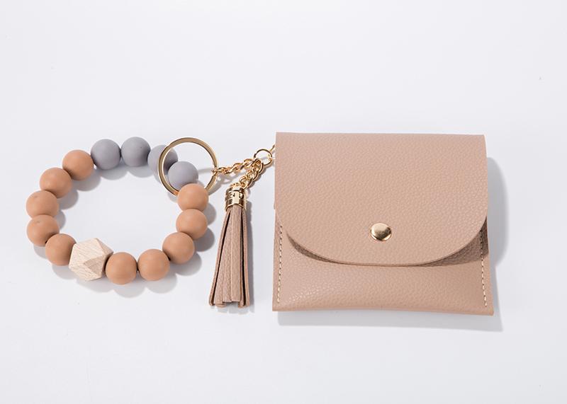 Food Grade Keychain Bracelet Silicone Wallet With Wood Bead and Wallet Women's Key Chain Bangle With Tassel and Purse