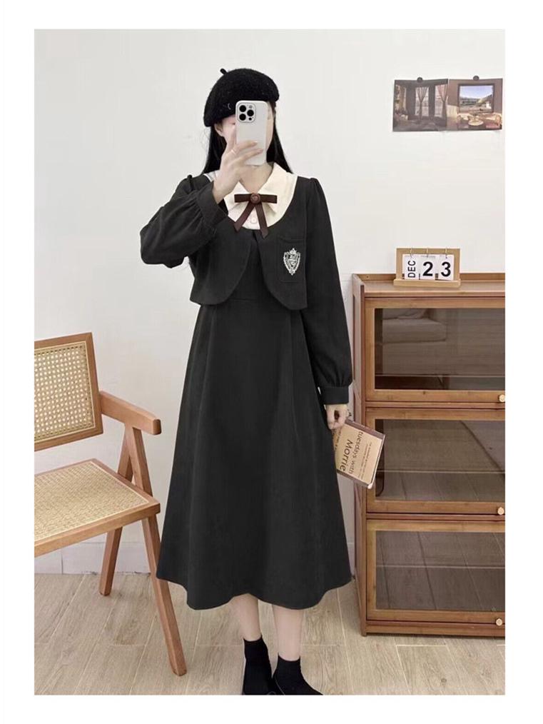 Butterfly Brooch Corduroy Dress: Women's Faux Two-Piece A-Line in French Academy Style for Autumn/Winter