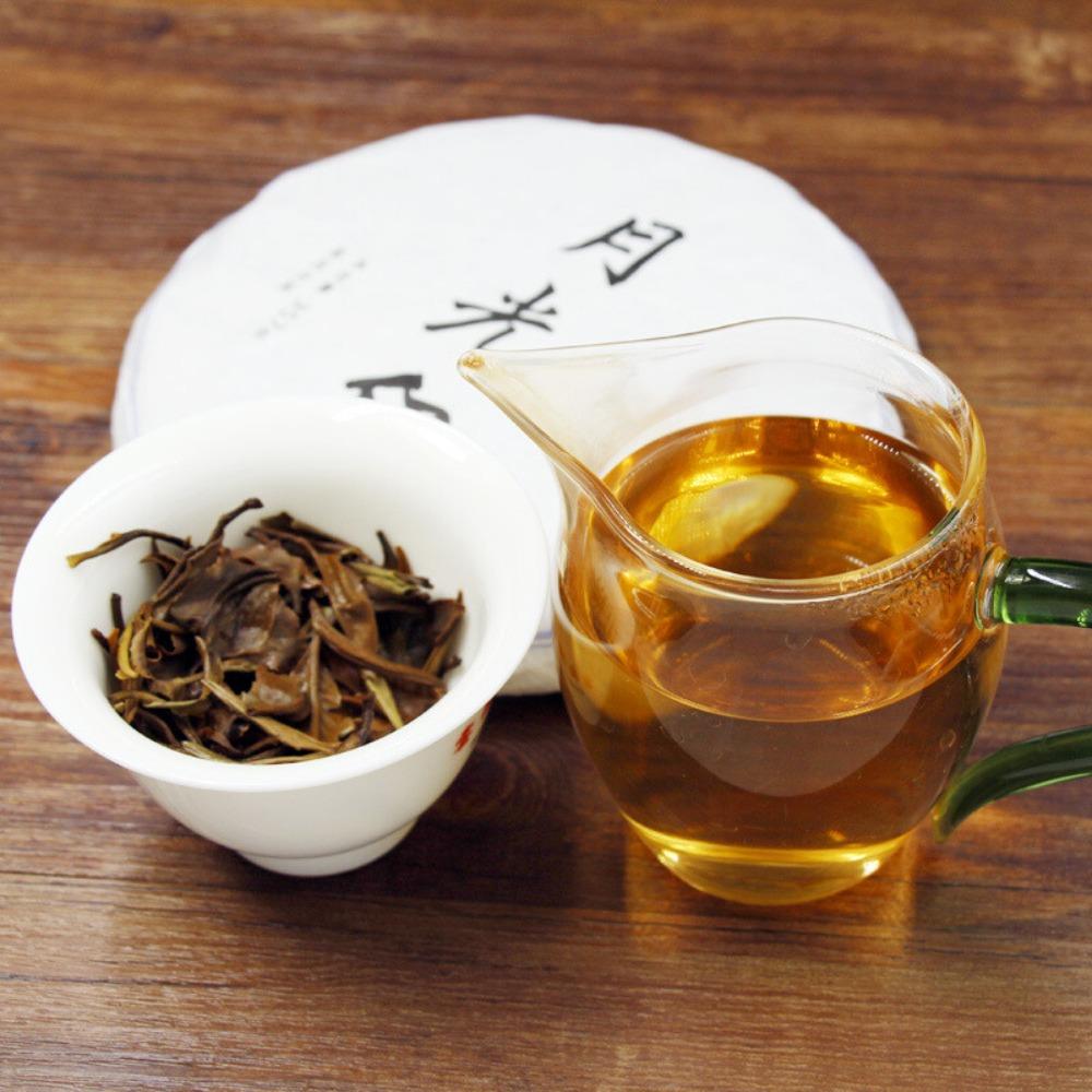 Organic Pu-erh Tea Cake Yunnan Moonlight White 200g
