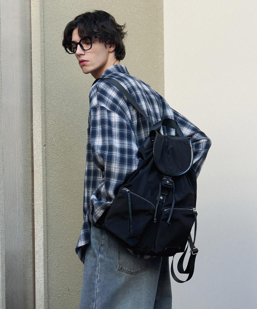 Leathery Glossy Nylon Bucket Backpack [Black]