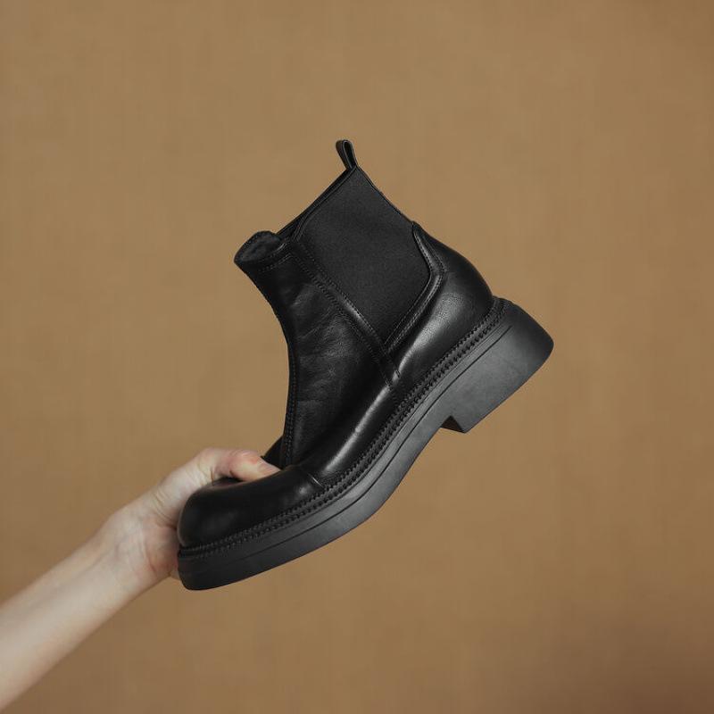 Autumn and Winter Platform Large Size Medium Boots Women's Comfortable Non-slip Low Heel Round Head Leather Boots New Korean Version of Black Fash