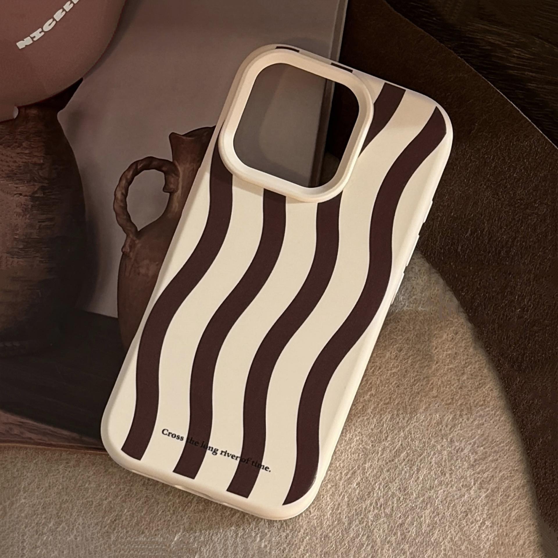 

Wavy Striped Iphone17promax Phone Case Apple 14 Retro Brown Stand 16 Suitable for 13 Advanced Personalities 12pro max(6.7)