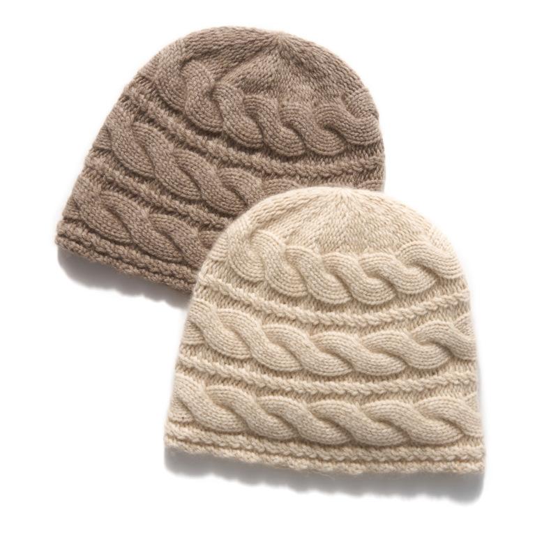 Neue Herbst- und Winter-Damen-High-End-Einfarbige Horizontalmuster-Gedrehte Muster Warme und Modische Strick-Freizeit-Zehenkappe Hut