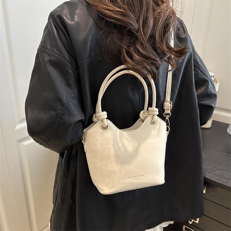 Handliche kleine Tasche mit großem Fassungsvermögen, Damen Herbst neue Tasche, modische Pendler-Bucket-Bag, strukturierte Umhängetasche