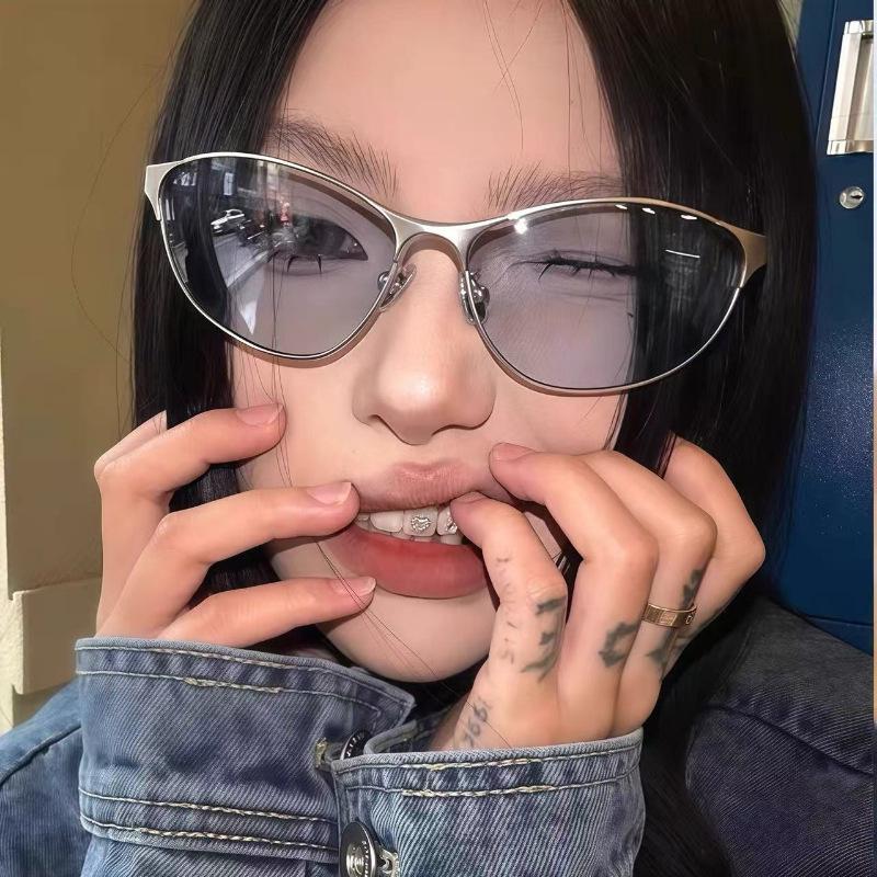 Futuristic Korean Cat-Eye Sunglasses - High-End Fashion Influencer Style