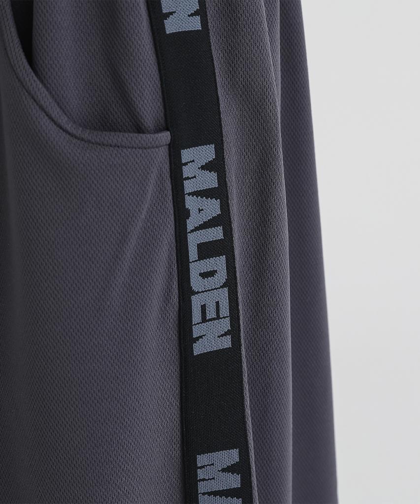 Moldeun Mesh Lettering Bermuda Shorts 3/4 Length