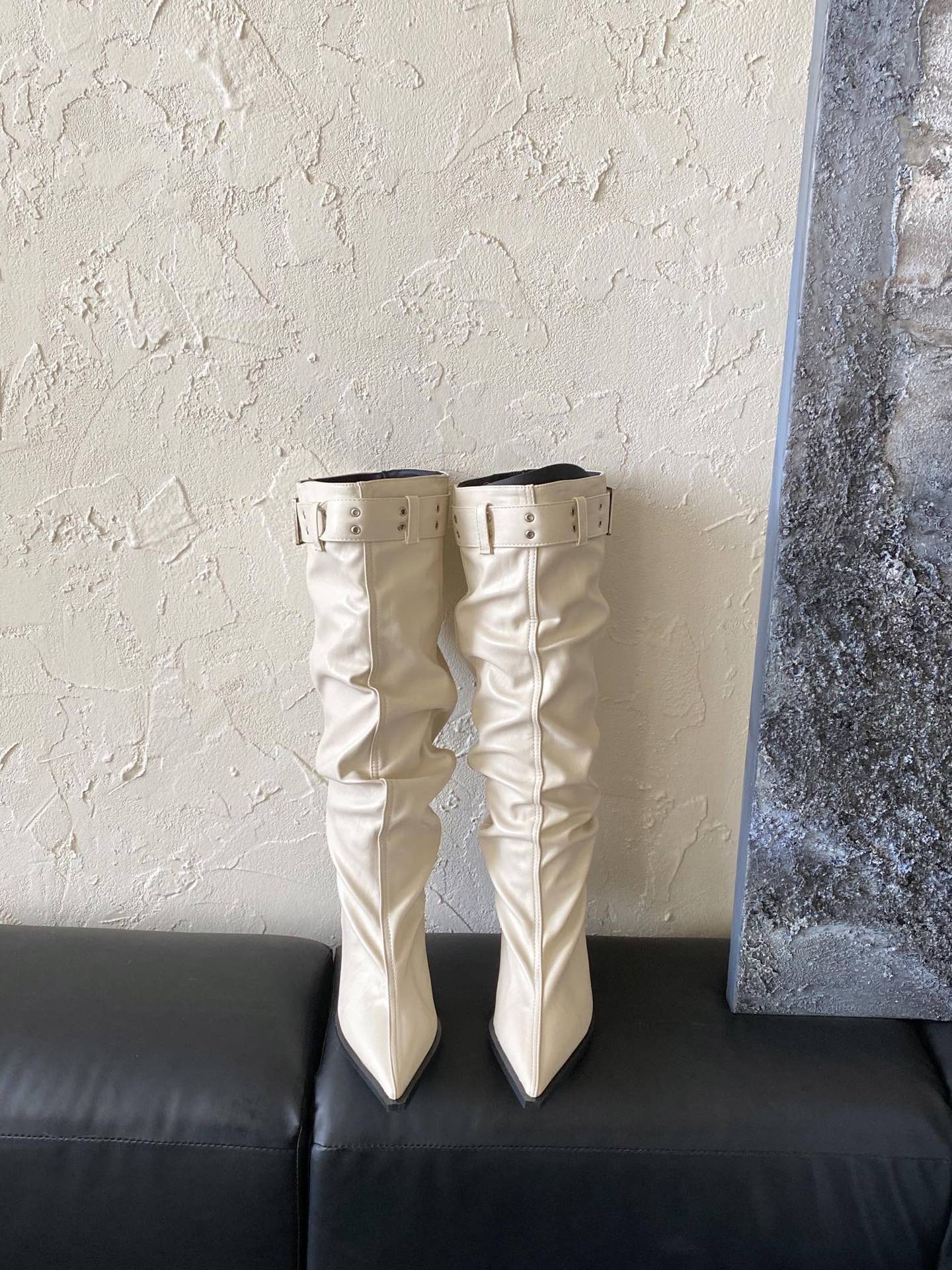 

French stiletto boots 2025 autumn and winter new pointed stacking boots pleated high boots are not tired 35