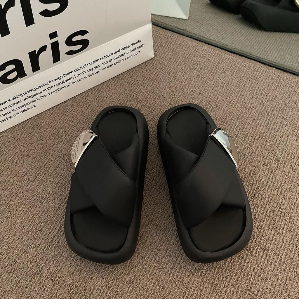 Beach Thick-soled Slippers Women's 2025 Summer Wear New Heightening One-word Cool Slippers Internet Celebrities Super Hot Exotic Style