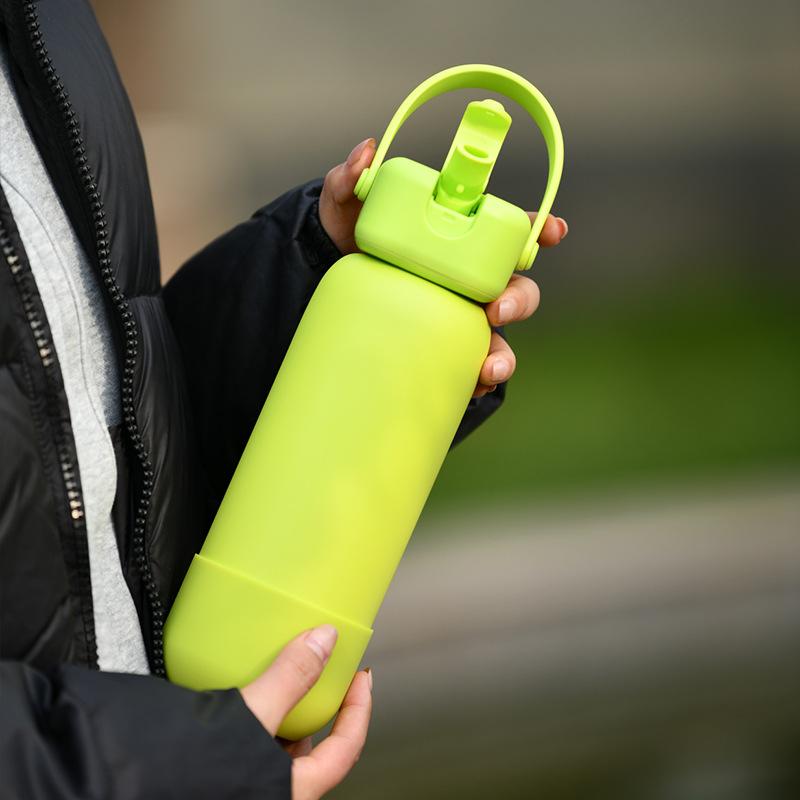 Borraccia Termica in Acciaio Inossidabile da 450/740ml con Manico, Cannuccia, Base in Silicone, Bicchieri da Bevuta Sottovuoto a Doppia Parete, Tazza Termica Sportiva