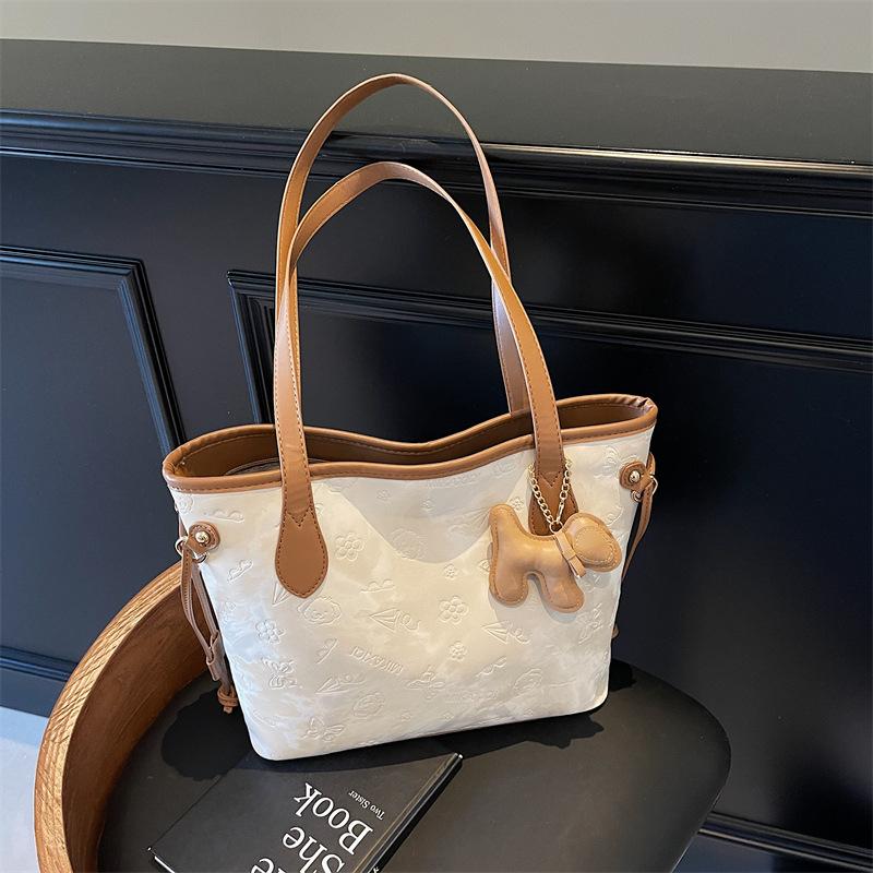 Large capacity bag women's new spring and summer fashion versatile commuter shoulder tote bag