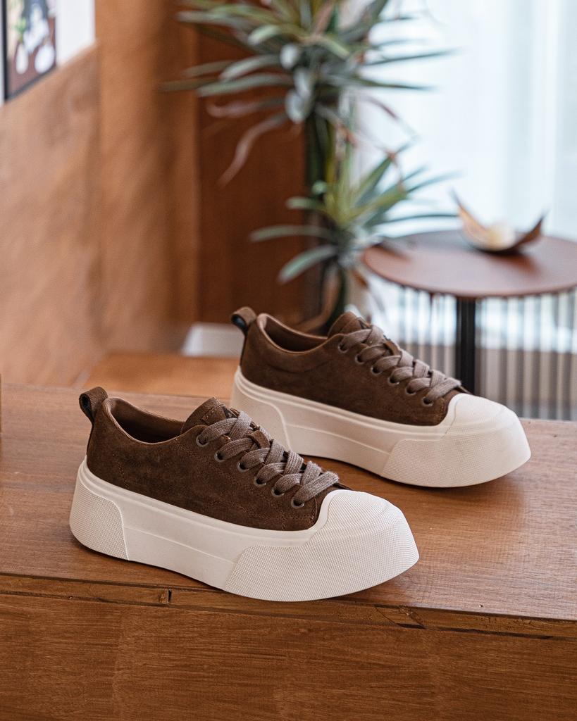 2025 autumn new leather muffin thick baseplate shoes women's retro versatile senior sense sports and leisure white shoes