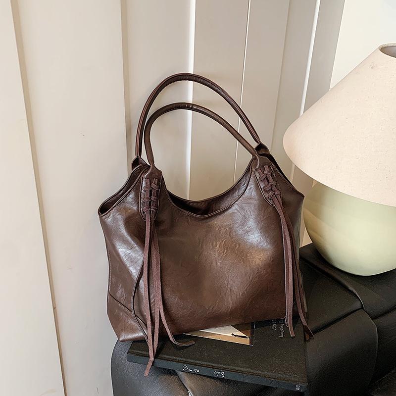 Large Capacity Commuter Tote Bag Women's 2025 New Trendy Autumn and Winter Popular Fashion Retro High-end Shoulder Bag