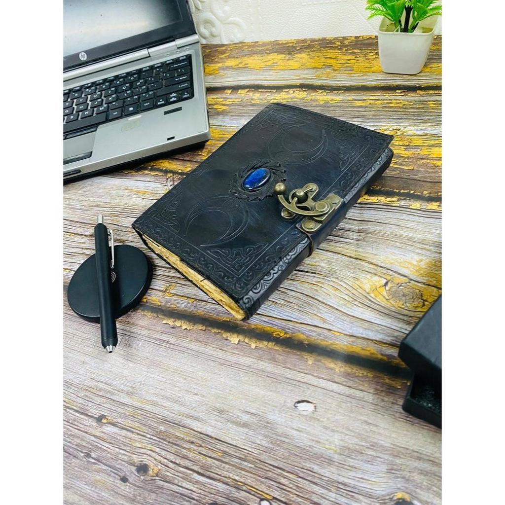 Potrójna Bogini Księżyca junk journal Grimoire dziennik księga zaklęć czary Rustykalne strony Pusty dziennik księga cieni