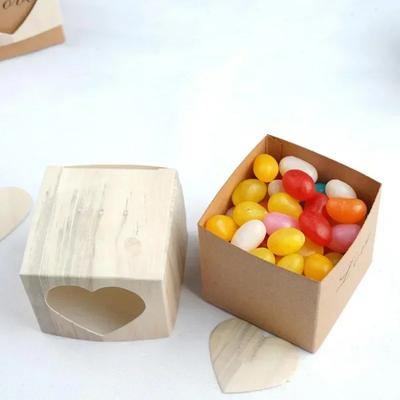 Weihnachts-DIY-Süßigkeitenbox mit ausgeschnittenem Liebesherz, Vintage-Kraftpapier mit Holzmaserung, perfekt für Hochzeiten und Geburtstagsgeschenke