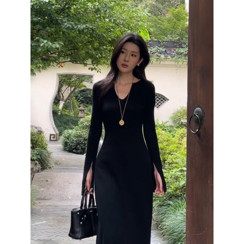 

[] Черное трикотажное платье с V-образным вырезом женское осенне-зимнее высококлассное темпераментное облегающее платье с облегающим бедра силуэтом XL чёрный