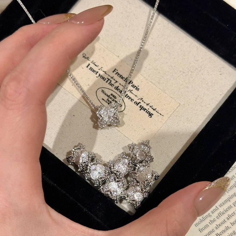 Elegante hochwertige Spitzen-Häkel-Halskette Modetrend Schlüsselbein-Kette zylindrischer Anhänger Hochzeits Schmuck Geschenke
