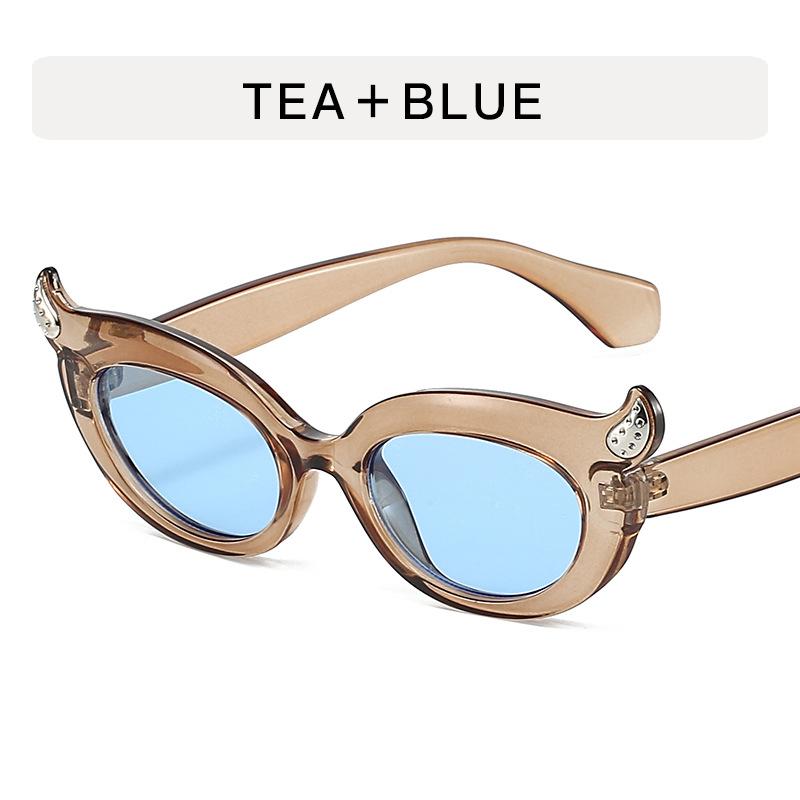 New Stylish Women's Sunglasses Fashion Model Show UV Protection Sunglass for Men Travelling Hiking Sun Glasses Women