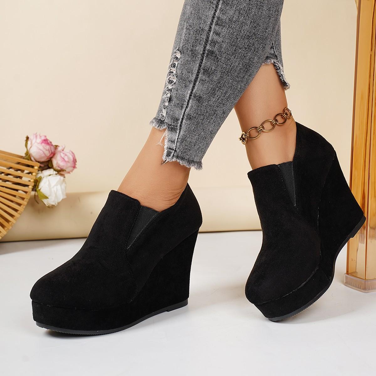 Женские замшевые туфли на танкетке Весна 2026 - Без шнуровки на платформе с толстой подошвой с глубоким вырезом повседневные однотонные TC 43 чёрный 1600₽