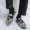 Mode Nya Ormskinnsmönstrade Loafers För Män Spetsig Tofsar Slip-on Skor Manlig Designer Formella Bröllopsskor Hemkomstskor