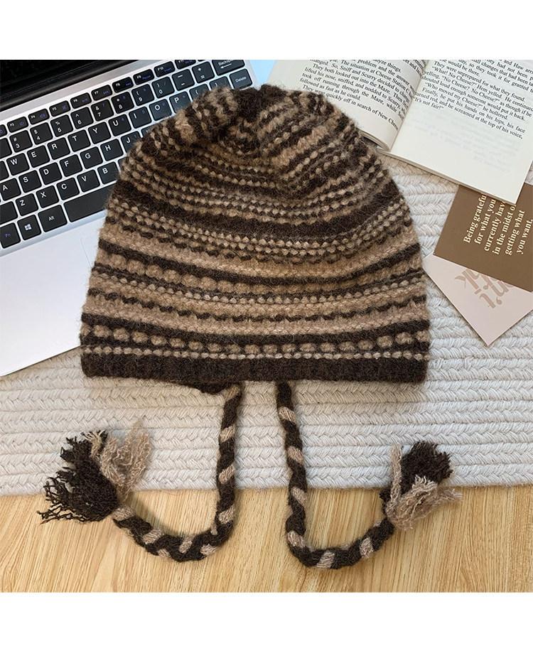Autumn and winter striped cute hat women's big head circumference shows small face warm wool hat thickened encryption windproof knitted hat