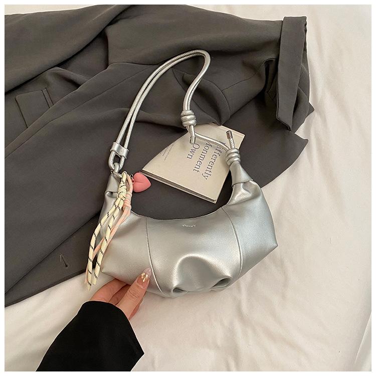 

Нишевый дизайн Повседневная и стильная маленькая квадратная сумка Модная сумка через плечо на одном плече серебряный