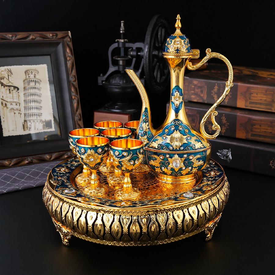 Evropská lehká luxusní sada na víno, ozdoba na domácí stolní desku ve dvorním stylu, retro sada vynikajících sklenic na víno a konvičky ze zinkové slitiny