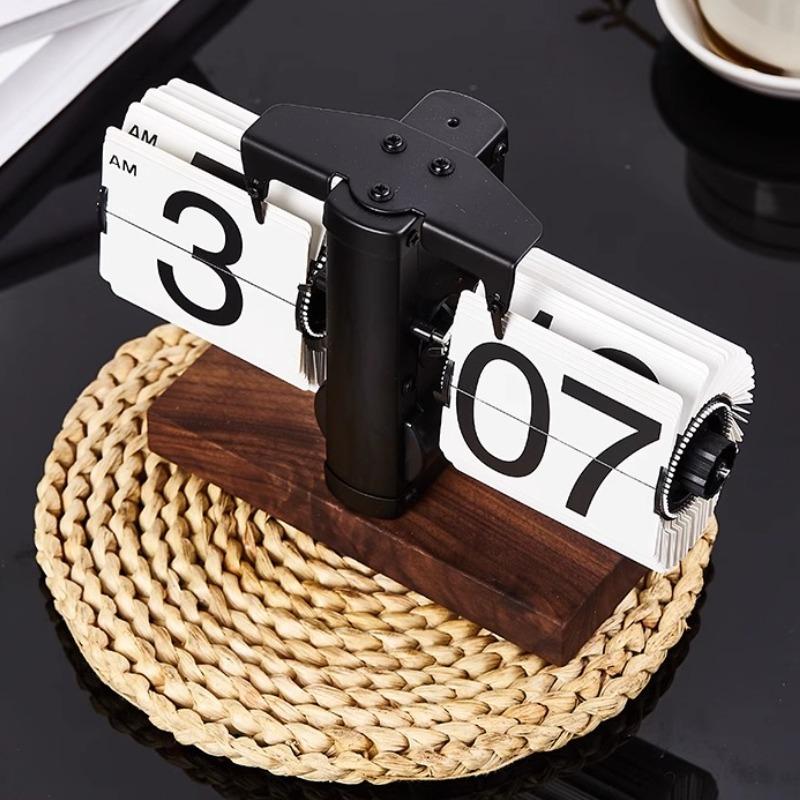 Retro Flip Clock Wooden Metal Novelty Page Turning Table Clock Creativity Decorative Watch House Table Decoration Accessories