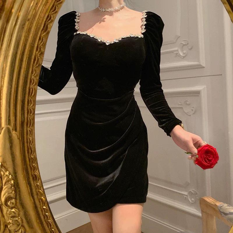 Elegantní sametové černé večerní šaty - francouzský styl pro ženy