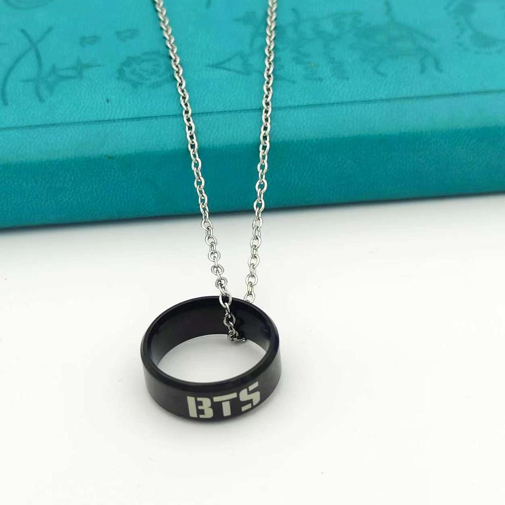 BTS Gravierter Ring Anhänger Halskette, Kpop Bangtan Jungen Ring Anhänger Halskette, Kpop ARMY Fans Statement Schmuck 2 blue
