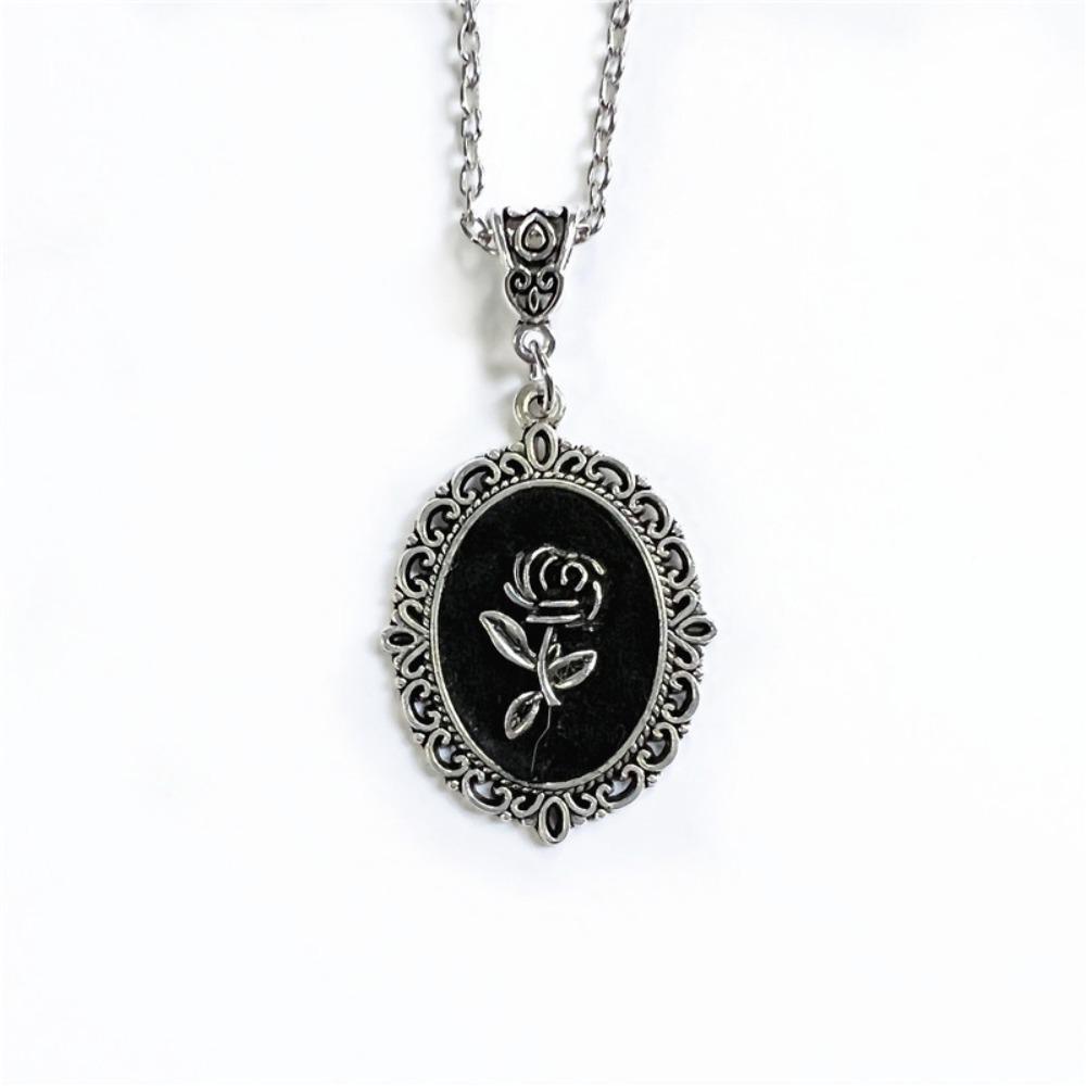 Fashion Retro Metal Geometry Glass Court Relief Rose Flower Heart Pendant Necklace for Women Punk Charm Jewelry Accessory Gifts