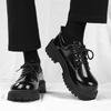 Herbst neue schwarze runde Zehenpartie Low-Top Kleid Arbeit Casual Lederschuhe dicke Sohle erhöhend glänzend Britischer Stil Herren Lederschuhe