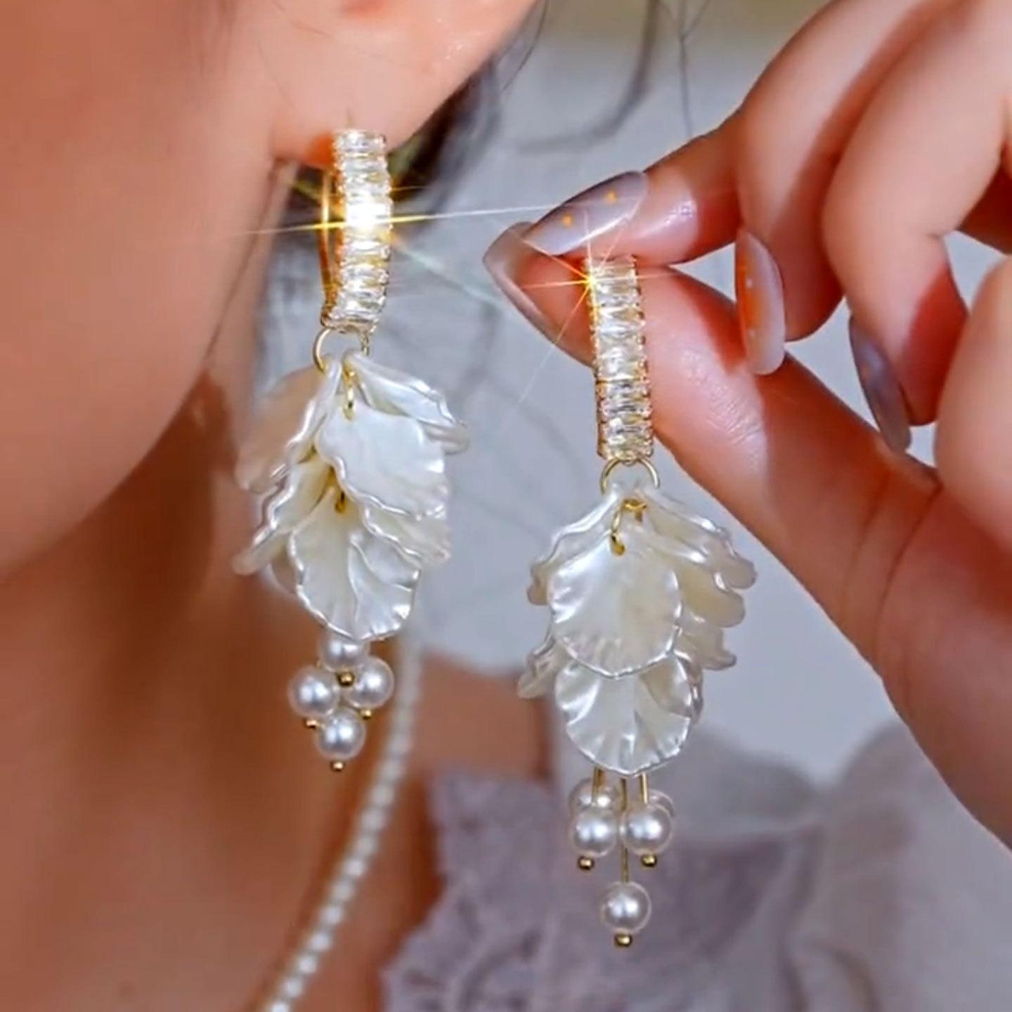 

Супер Сказочные Длинные Серьги с Бахромой в Виде Ракушек-Лепестков с Цирконом и Жемчугом Женские Изысканные Высококлассные Универсальные Легкие Роскошные Нишевые Серьги белый