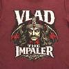Maglietta di Vlad l'Impalatore, Maglietta Gotica Storica Vampiro, Maglietta Retrò del Sovrano Dracula, Top Grafico Dark Academia, Regalo Grafico del Folklore Rumeno