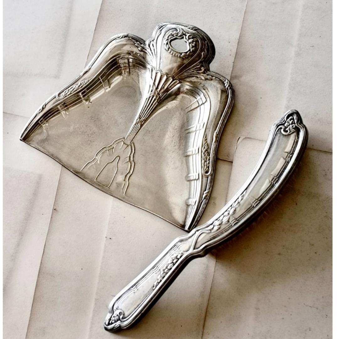 Used 1900s French Art Deco Silver Ivy Leaves and Dustpan & Brush Antique